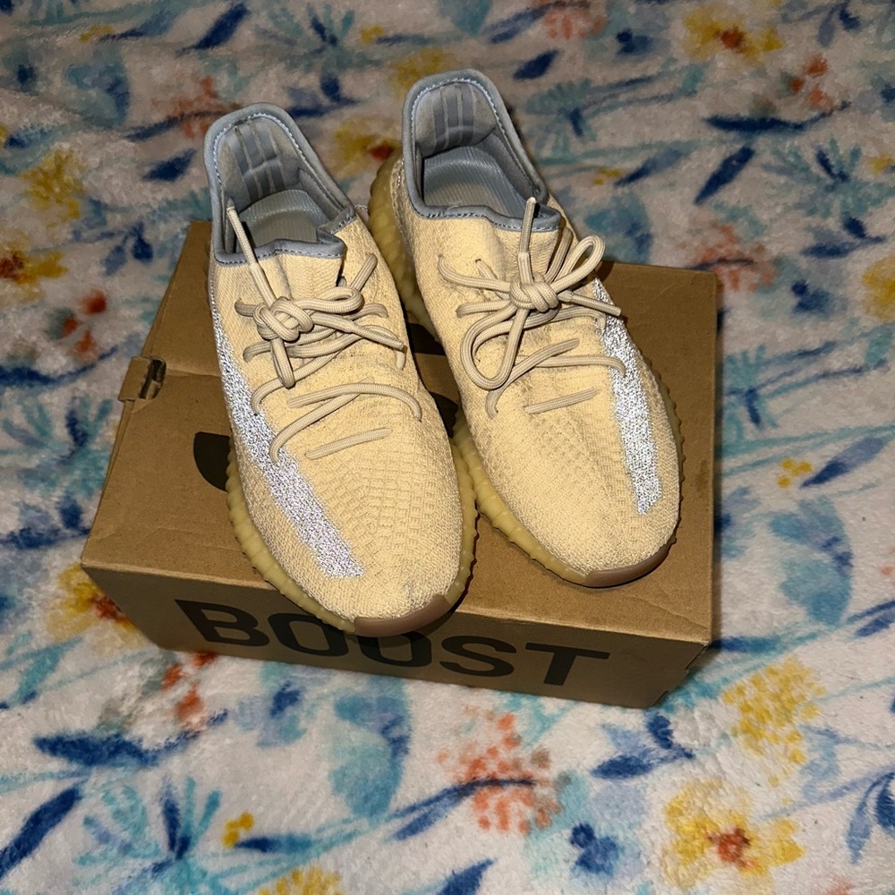 Adidas Yeezy Boost 350 V2 in Cream and Tan - Picture 2 of 2